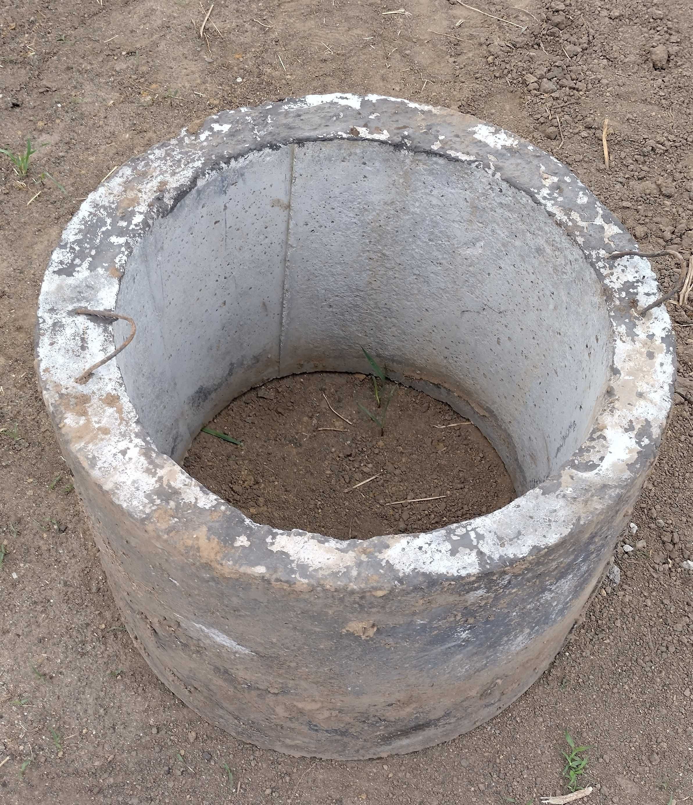 Krąg betonowy studnia