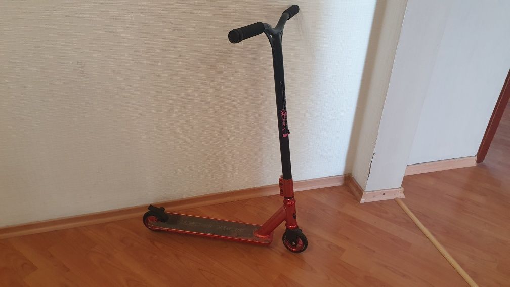 Трюковый самокат Scale sports