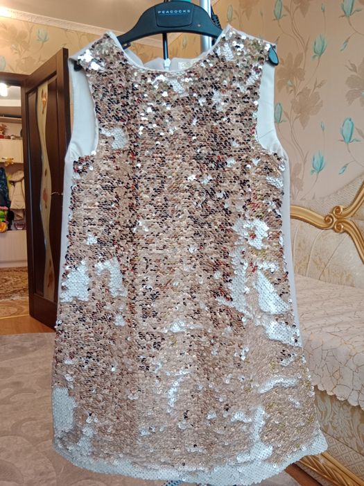 Дитяче плаття з паєтками