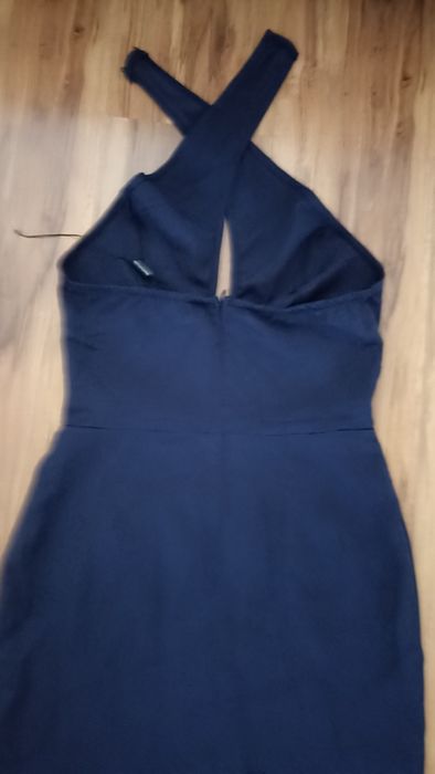 Nowa sukienka wieczorowa bez pleców PrettyLittleThing rozmiar M