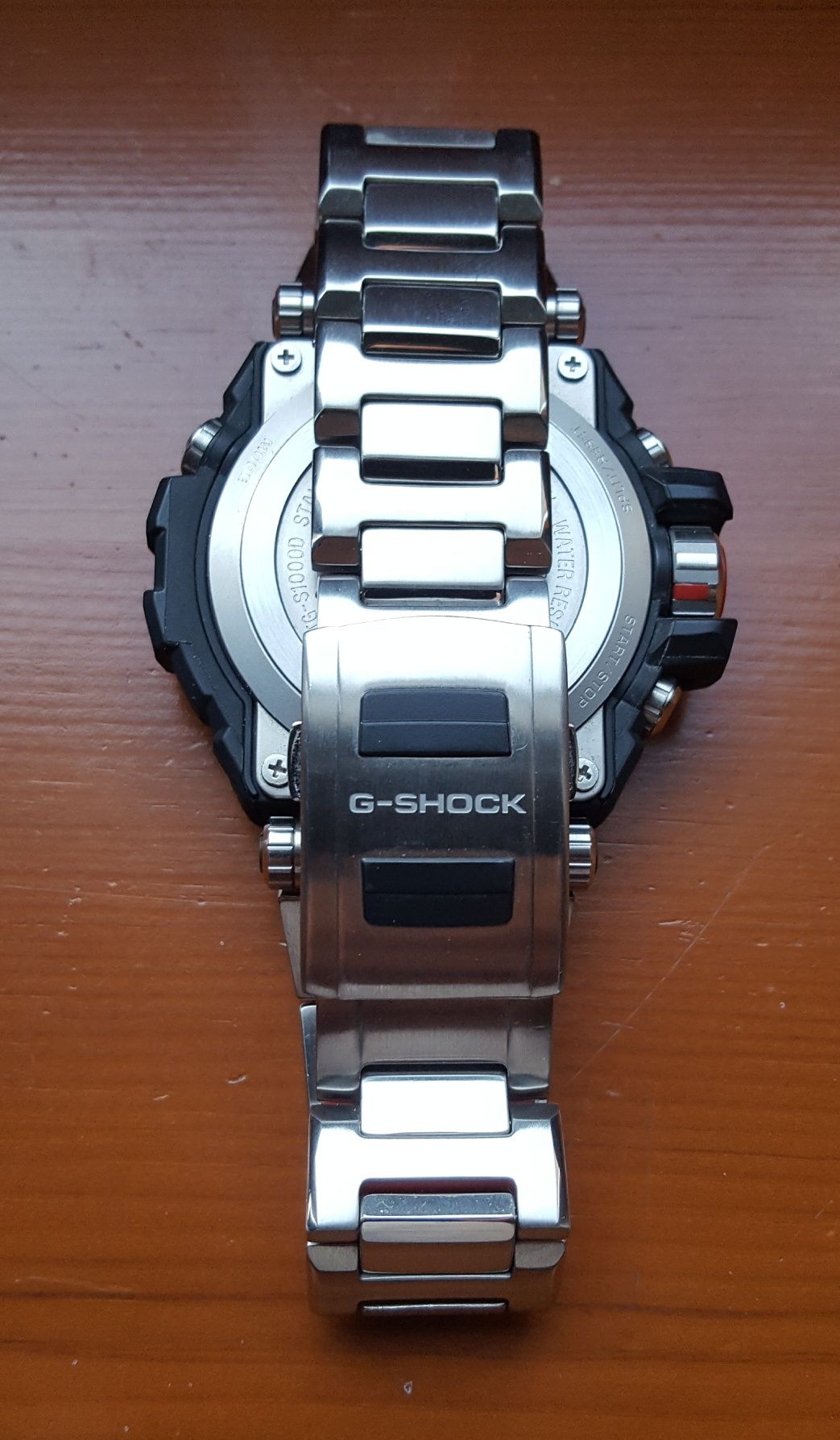 Casio G-Shock MTG S 1000 D - 1A4  ,,KARDYNAŁ"