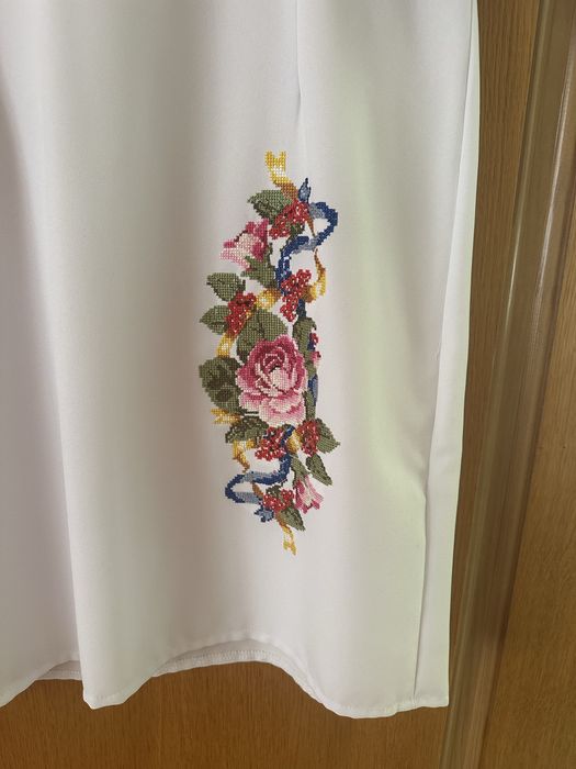 Продам вишиванку ( вишиту сукню)