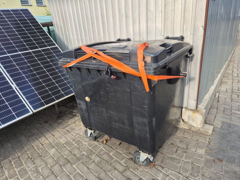 Kosz pojemnik na śmieci odpady