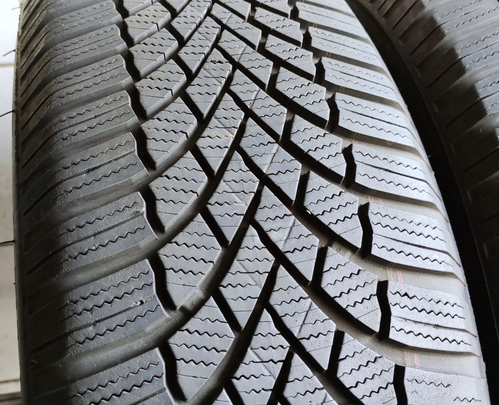 2x 215/65r17 Bridgestone Blizzak Lm005, 103h
