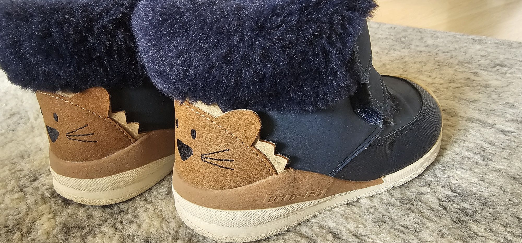 Buty chłopięce rozmiar 25, granatowe. SMYK