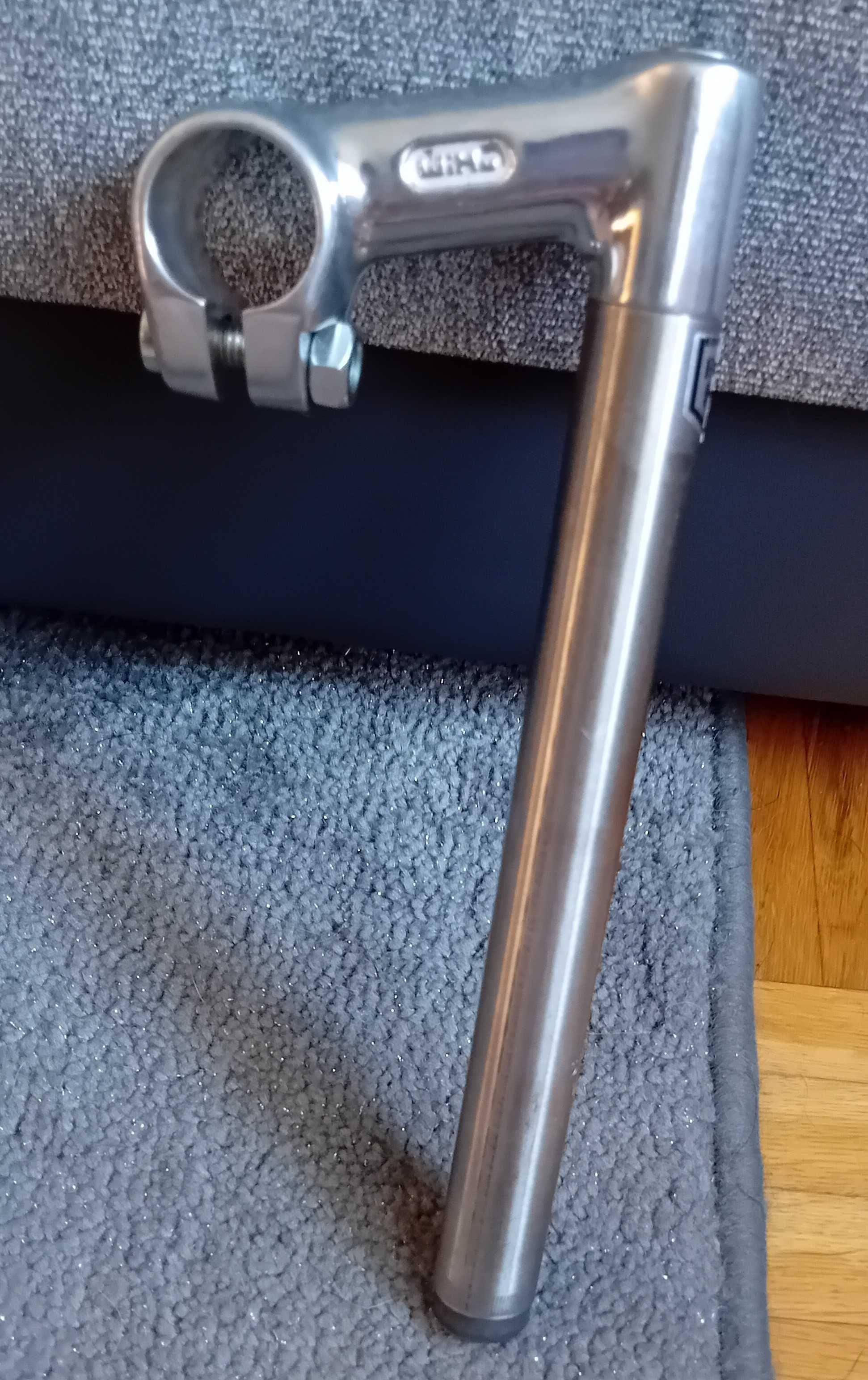 Retro mostek,wspornik kierownicy firmy WiHu dł.23cm srebrny / NOWY/.