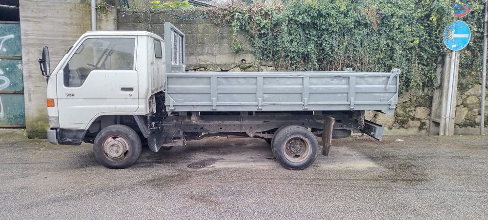 Toyota dyna 150 sem motor