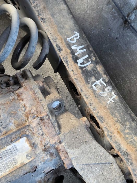 BMW 1 E87 E81 belka zawieszenia tył wahacz zwrotnica dyfer most półoś