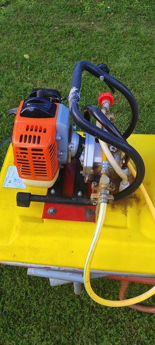 Opryskiwacz spalinowy