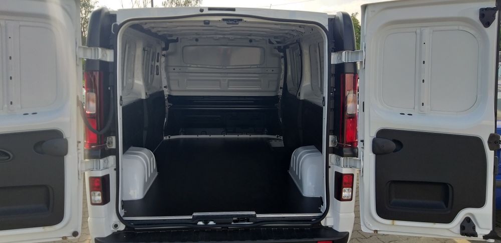 Podłoga Vivaro Traffic, sklejka antypoślizgowa w jednym elemencie