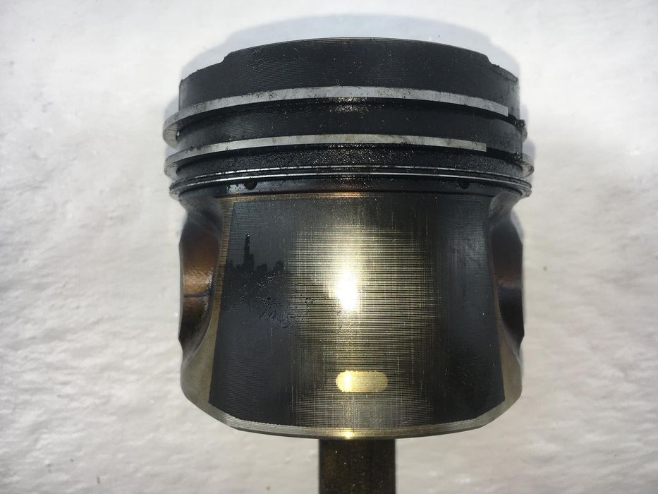 Шатун VOLVO XC60 2008-2013 (з поршнем, для двигуна D5244T) 31339269