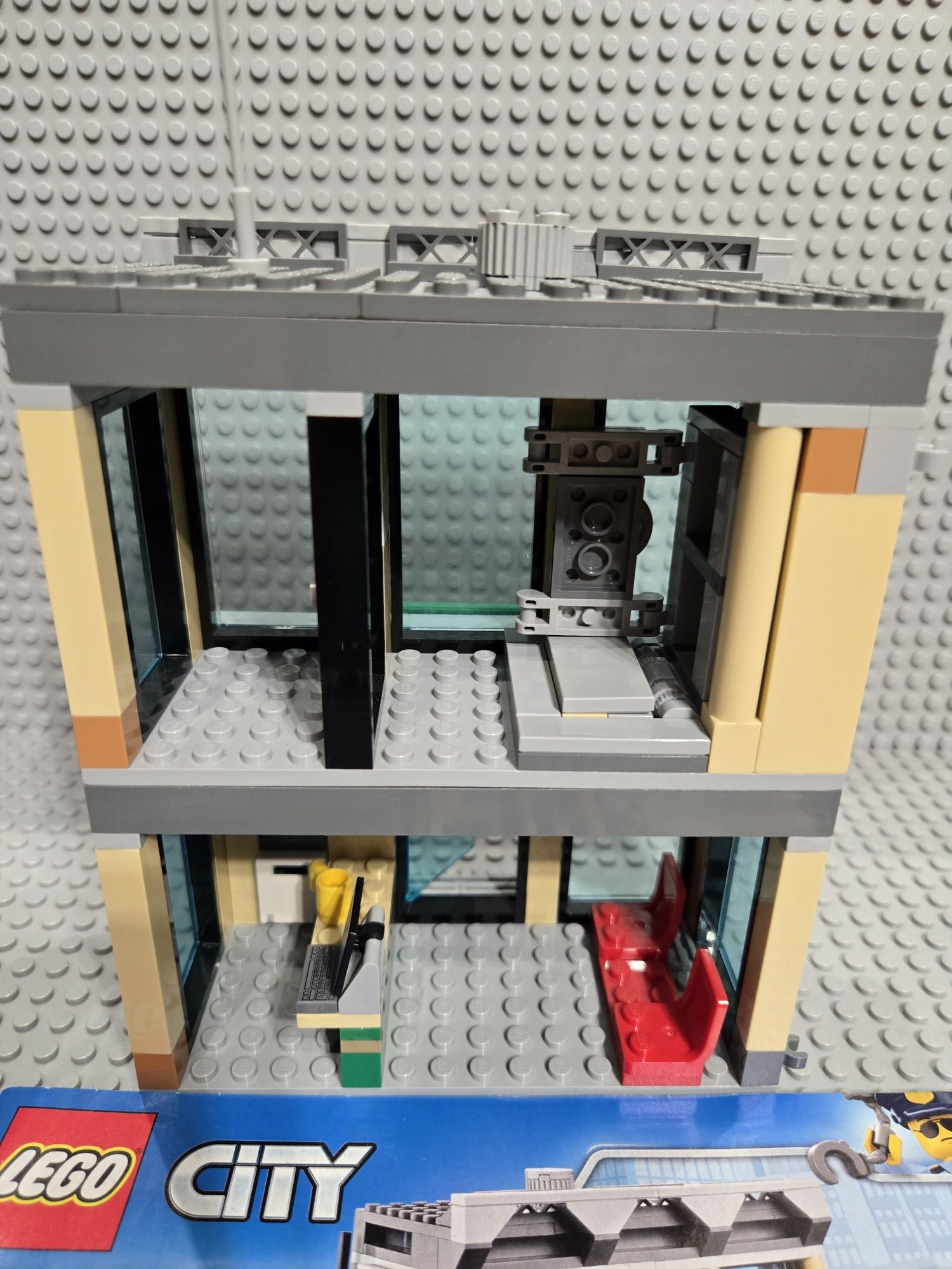 Lego zestaw Bank 60140