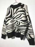 sweter zebra a'la retro lata 80 90 XS 34 miękki puchaty stójka półgolf