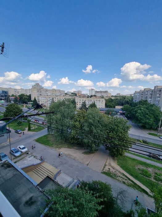 Продам велику квартиру на Юності!