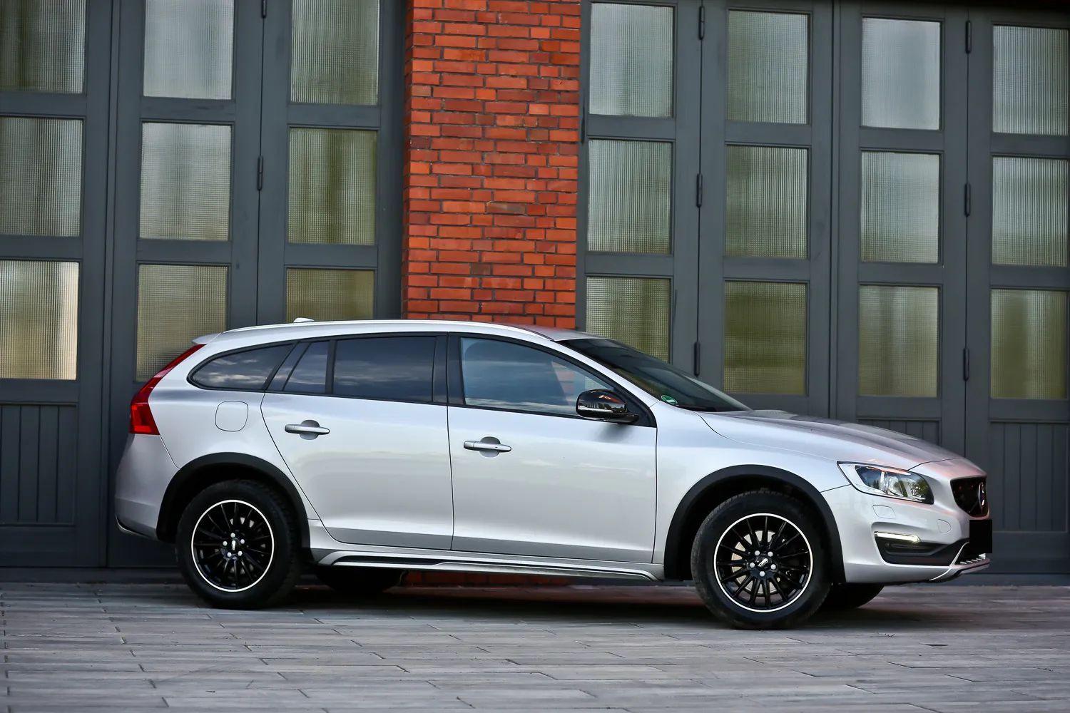 Volvo V60 Cross Country V60 CrossCountry 2.0d4 150PS automat xenon led navi kamera serwis z DE