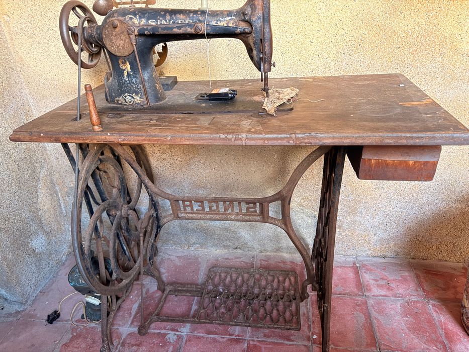Máquina costura Singer antiga