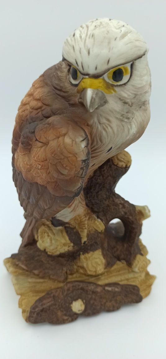 Porcelana nie szkliwiona Figurka Ptaka drapieżnego h 20 cm