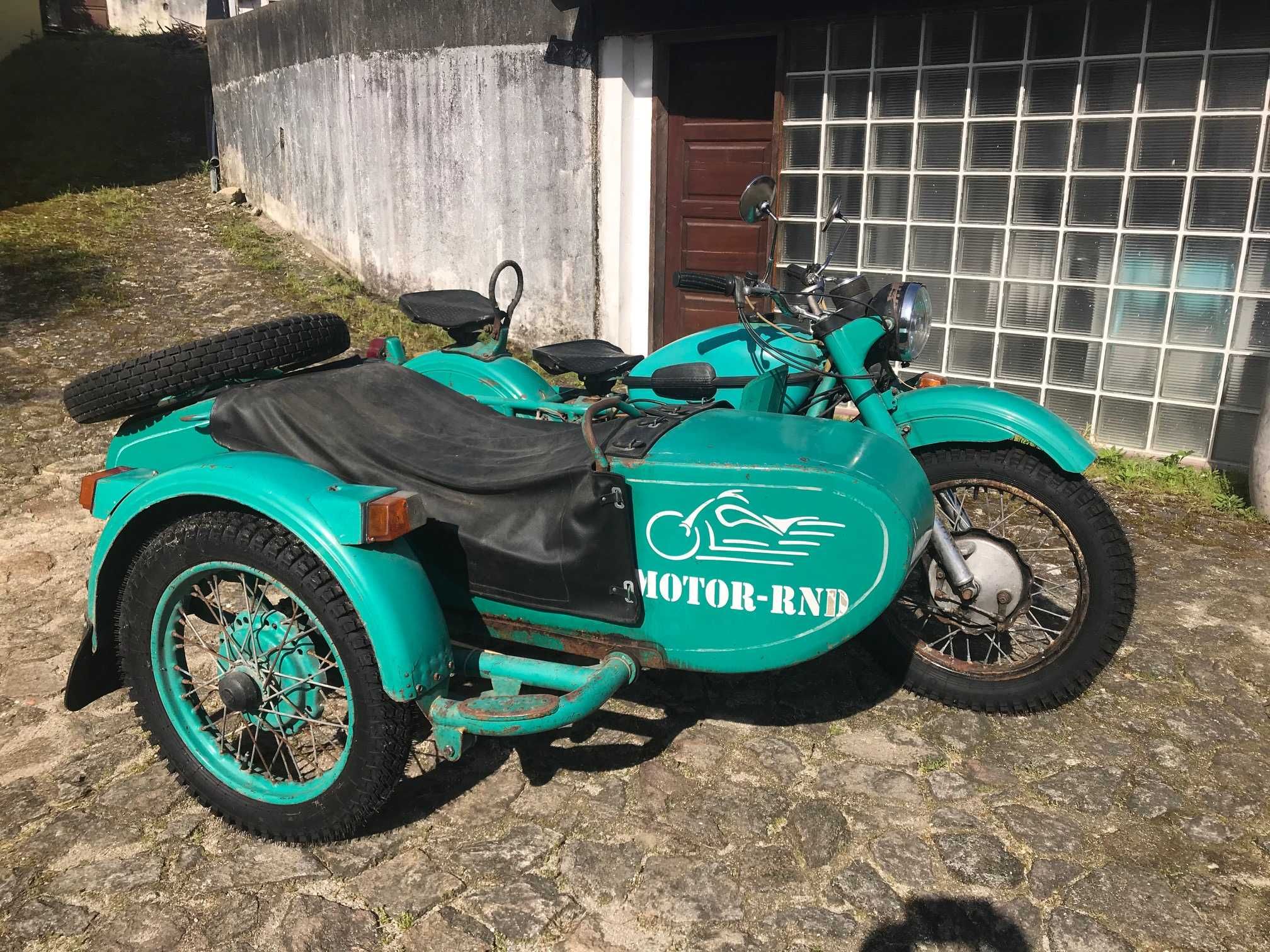 Ural M67 com carro lateral