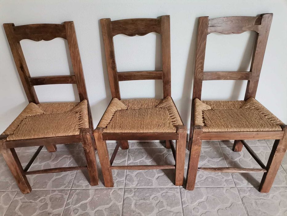 3 cadeira, acentos de bunho (restauradas)
