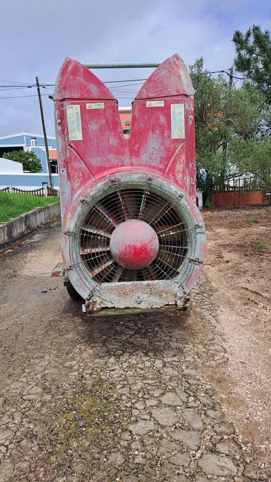 Pulverizador hardi 2000litros com comando eletricidade