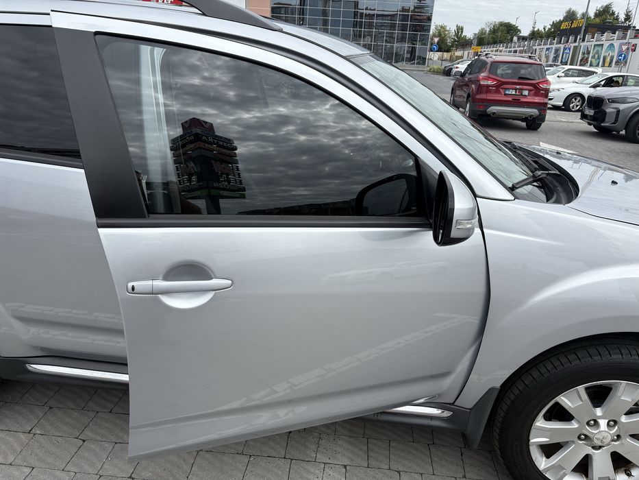 Mitsubishi outlender xl 2011 2.4 бензин, варіатор (автомат)