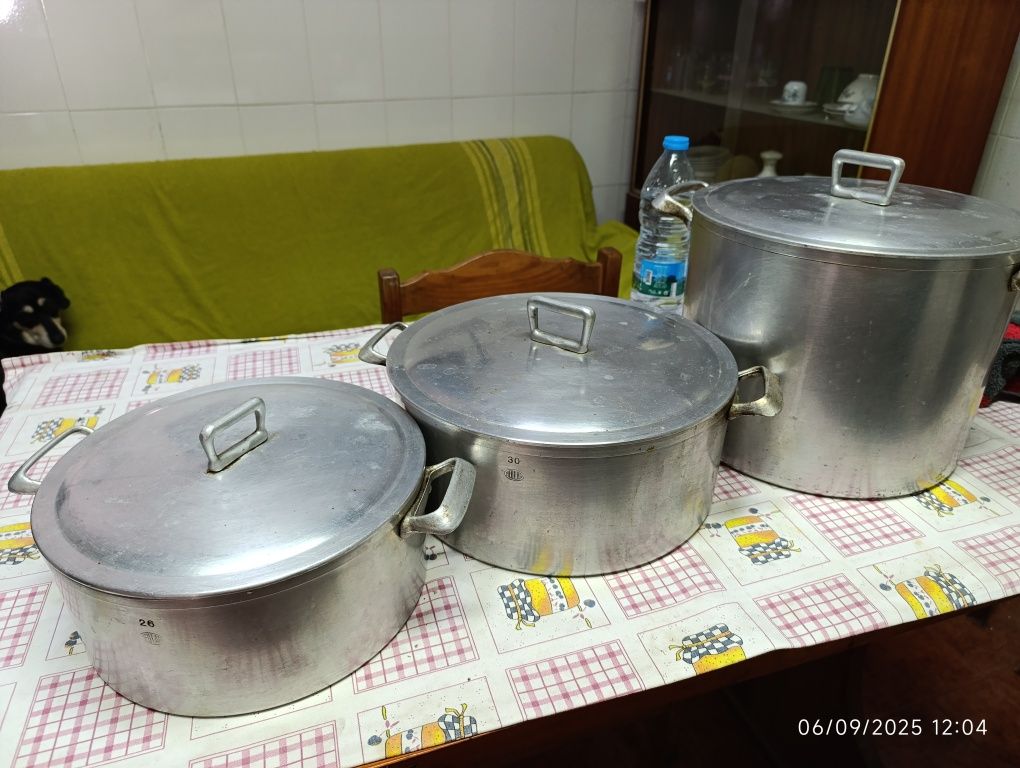 Tachos e panelas grandes