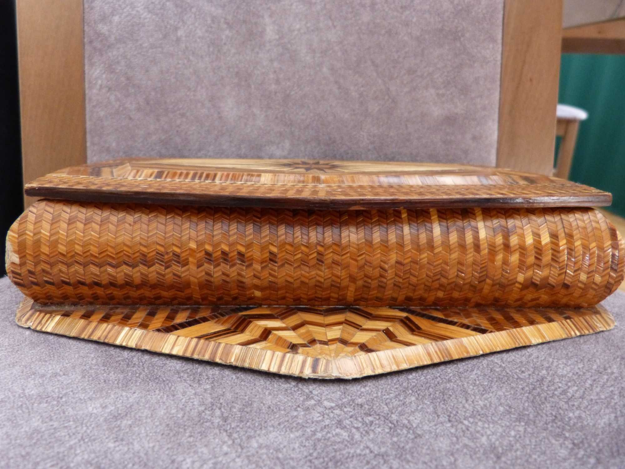 Szkatułka drewniana zdobiona słomą prasowaną PRL na papierosy