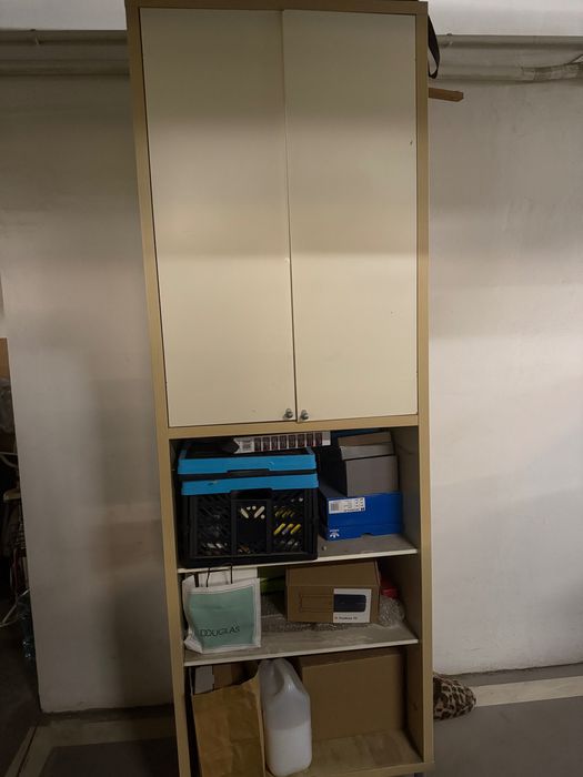 Szafa Ikea z półkami