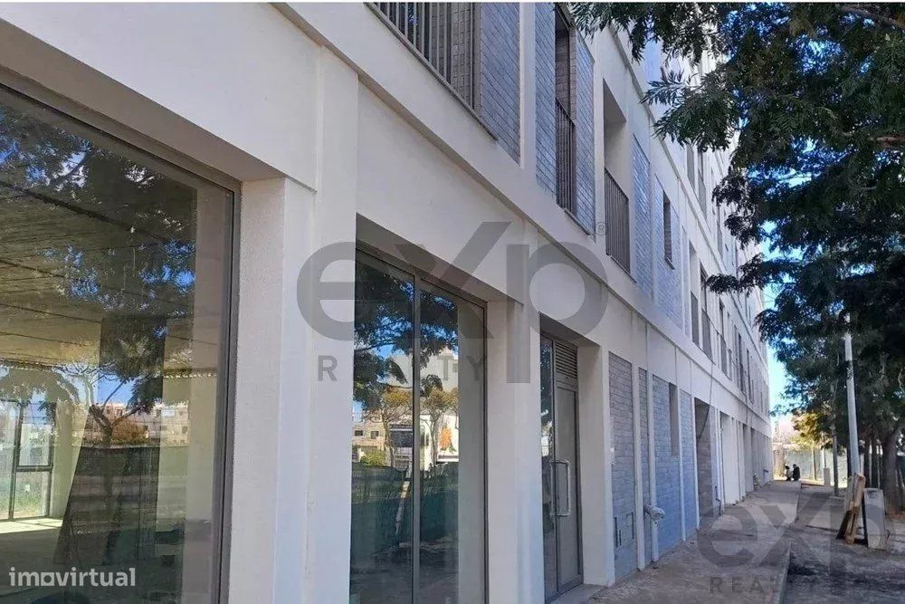 Excelente Oportunidade Comercial em Zona de Expansão - Loja para Venda