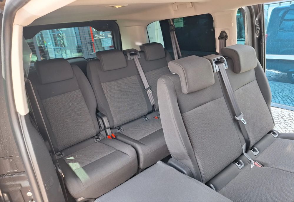 Wynajem Busa Nowy model 2025 Peugeot Traveller AUTOMAT
