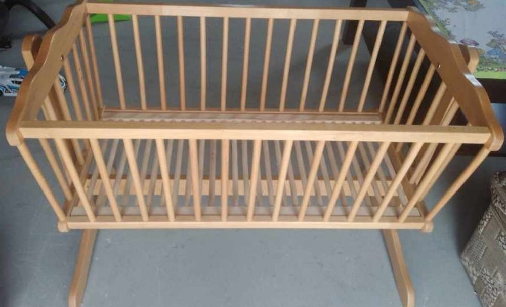 Kołyska z materacem, małe łóżeczko