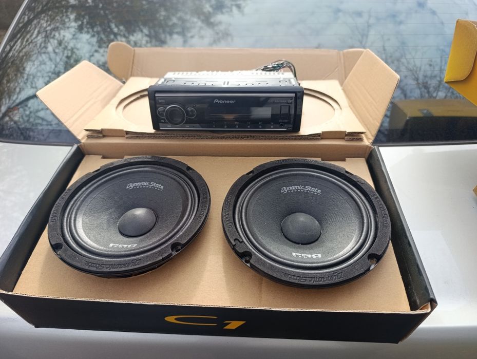 Комплект Автомагнітола з динаміками