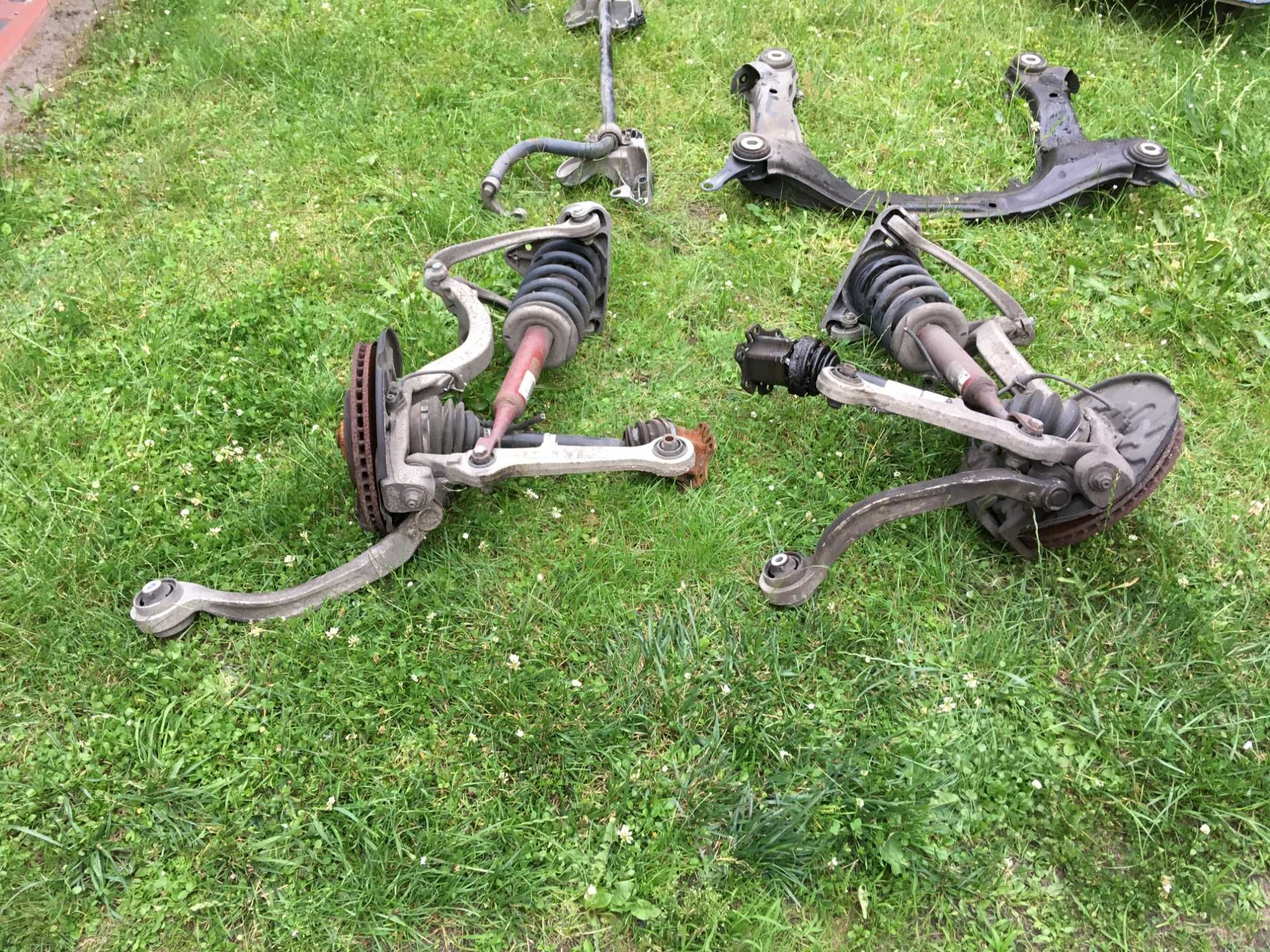 AUDI A4 B7 Zawieszenie przód przednie sanki Wózek belka trawers