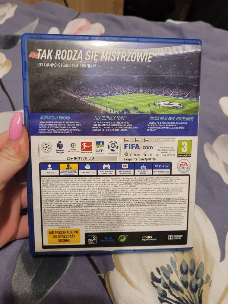 Gra FIFA 19 na PS4