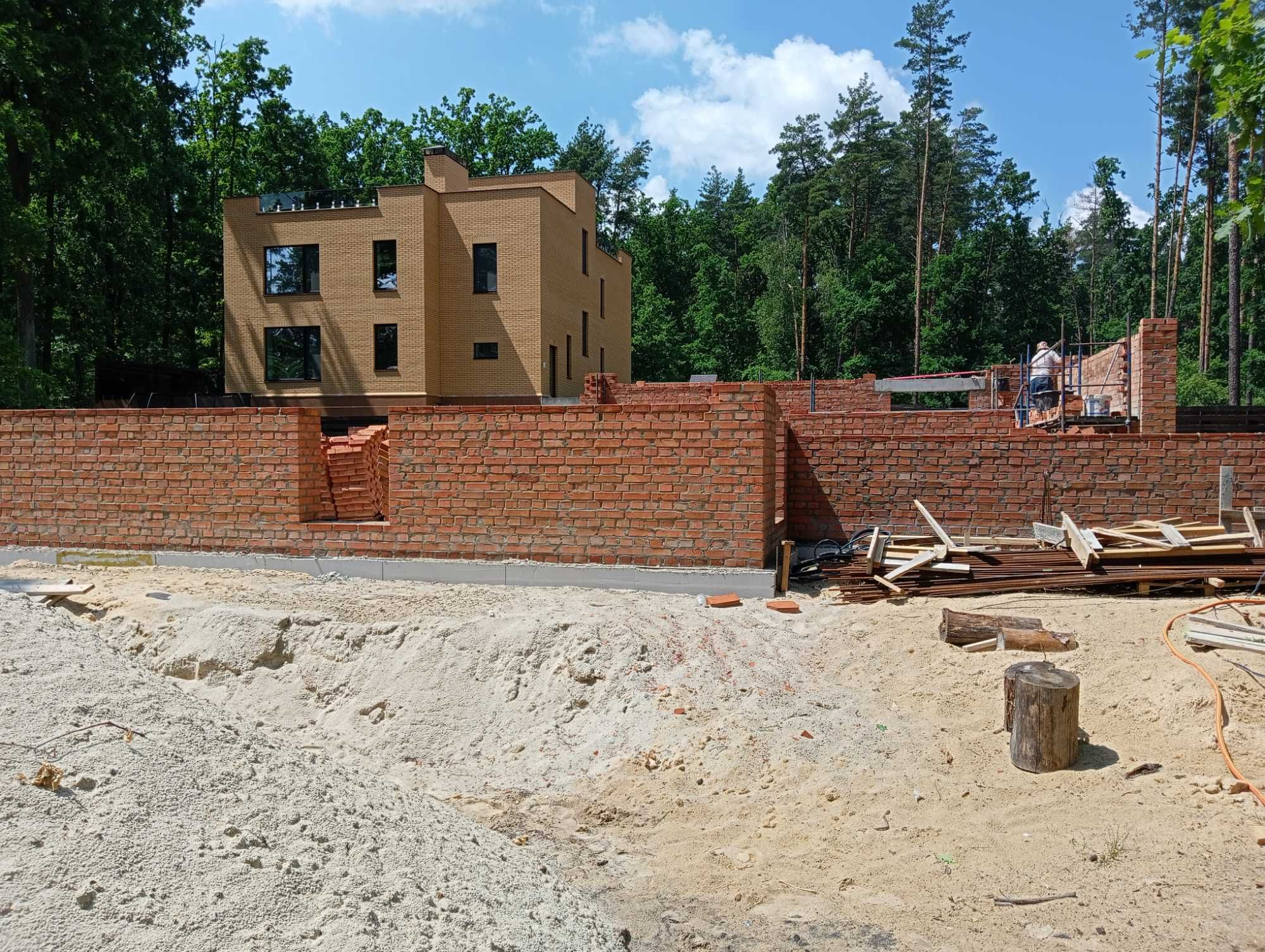 Кладка кирпича , газоблока .Каменщики ,мурувальні роботи