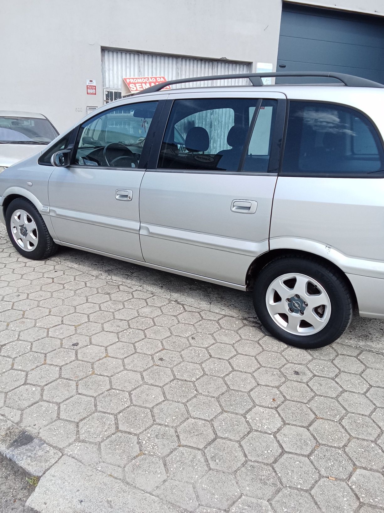 Vendo Opel Zafira do ano de 99 2.0 disel 7 lugares