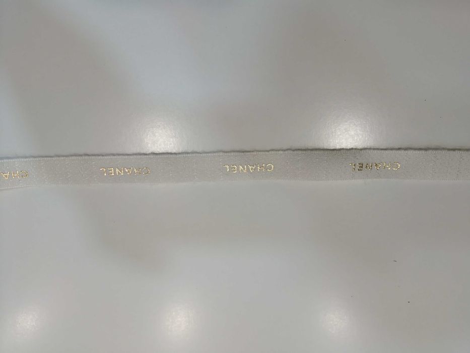 Fita branca de chanel