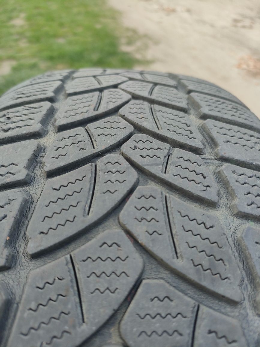 Продам зимову резину 205/60R16