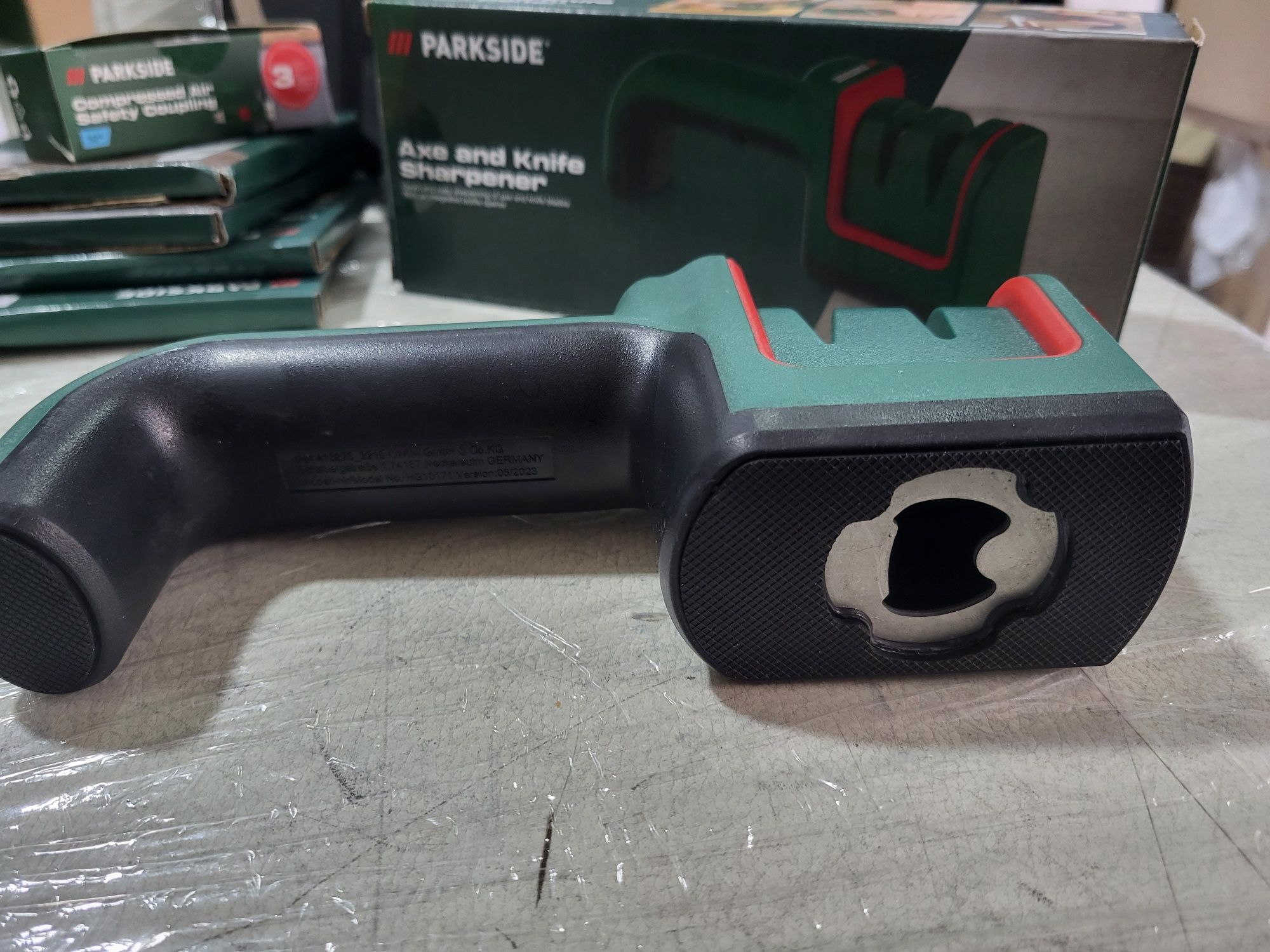 Ручне точило для сокир та ножів, відкривалка Parkside HG 10171