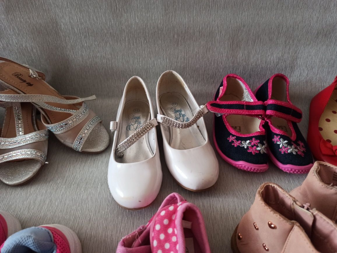 Туфли,крассовки,кросівки,тапочки для дівчинки