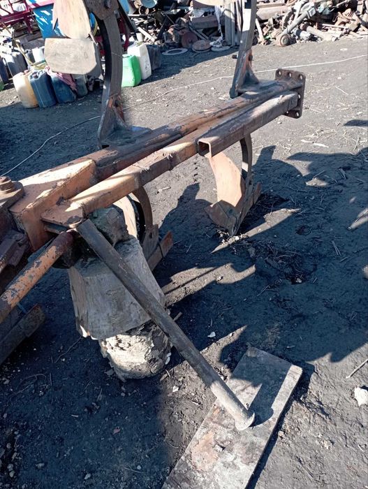 Продам плуг оборотний