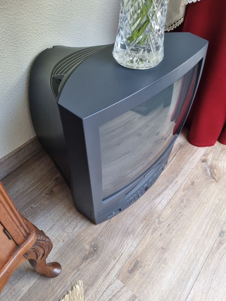Televisor com cassetes