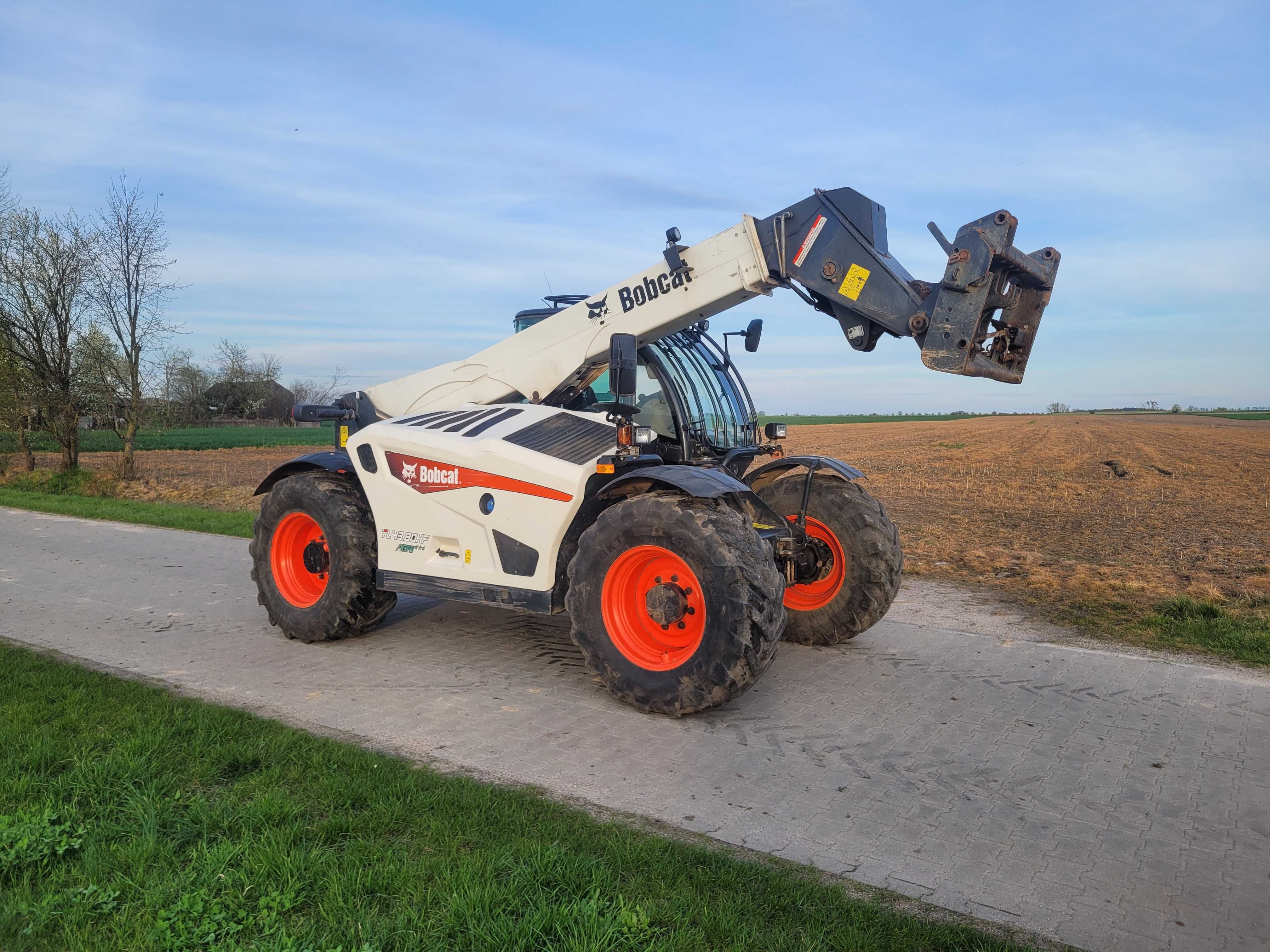 Ladowarka JCB 541/70,MANITOU 845, bobcat 43 80 hf Sprowadzona