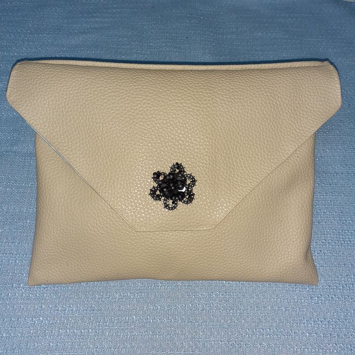 Pochete em  napa bege 30x23