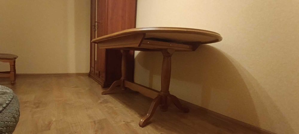 Продам стол из натурального дерева