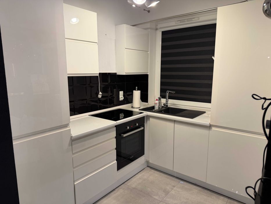 Kuchnia na wymiar biała połysk