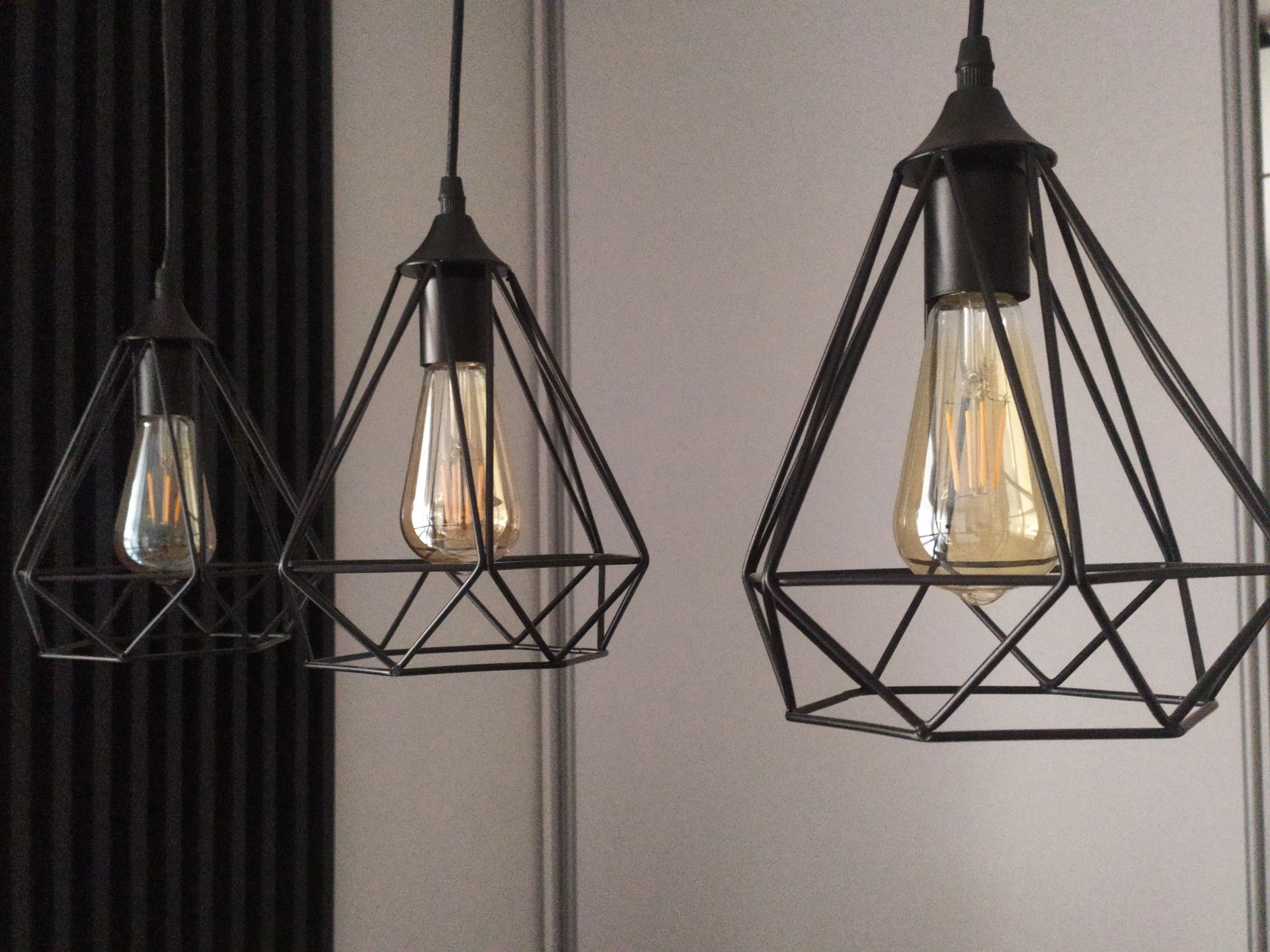 Lampa wisząca loft potrójna.