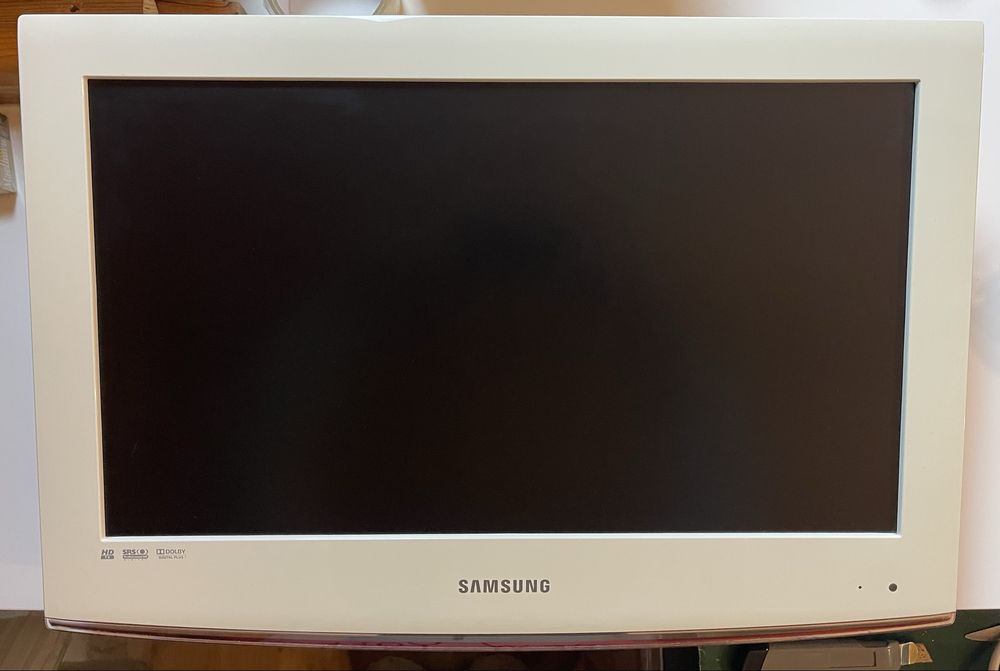 Tv Samsung 24” com braço rotativo