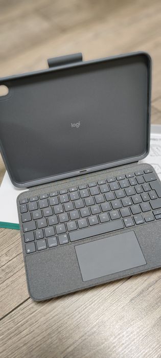 Чохол Logitech Combo Touch