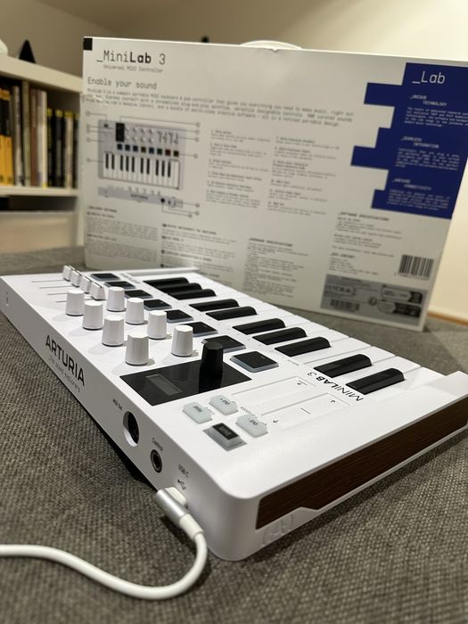 Controlador MIDI Arturia MiniLab 3 (novo)